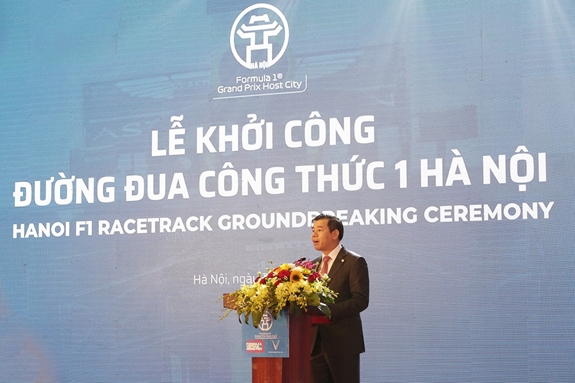 Tổng giám đốc Tập đoàn Vingroup Nguyễn Việt Quang phát biểu tại lễ khởi công.